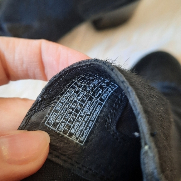 Ugg Black Camden Exotic Boot 7 - Picture 15 of 15